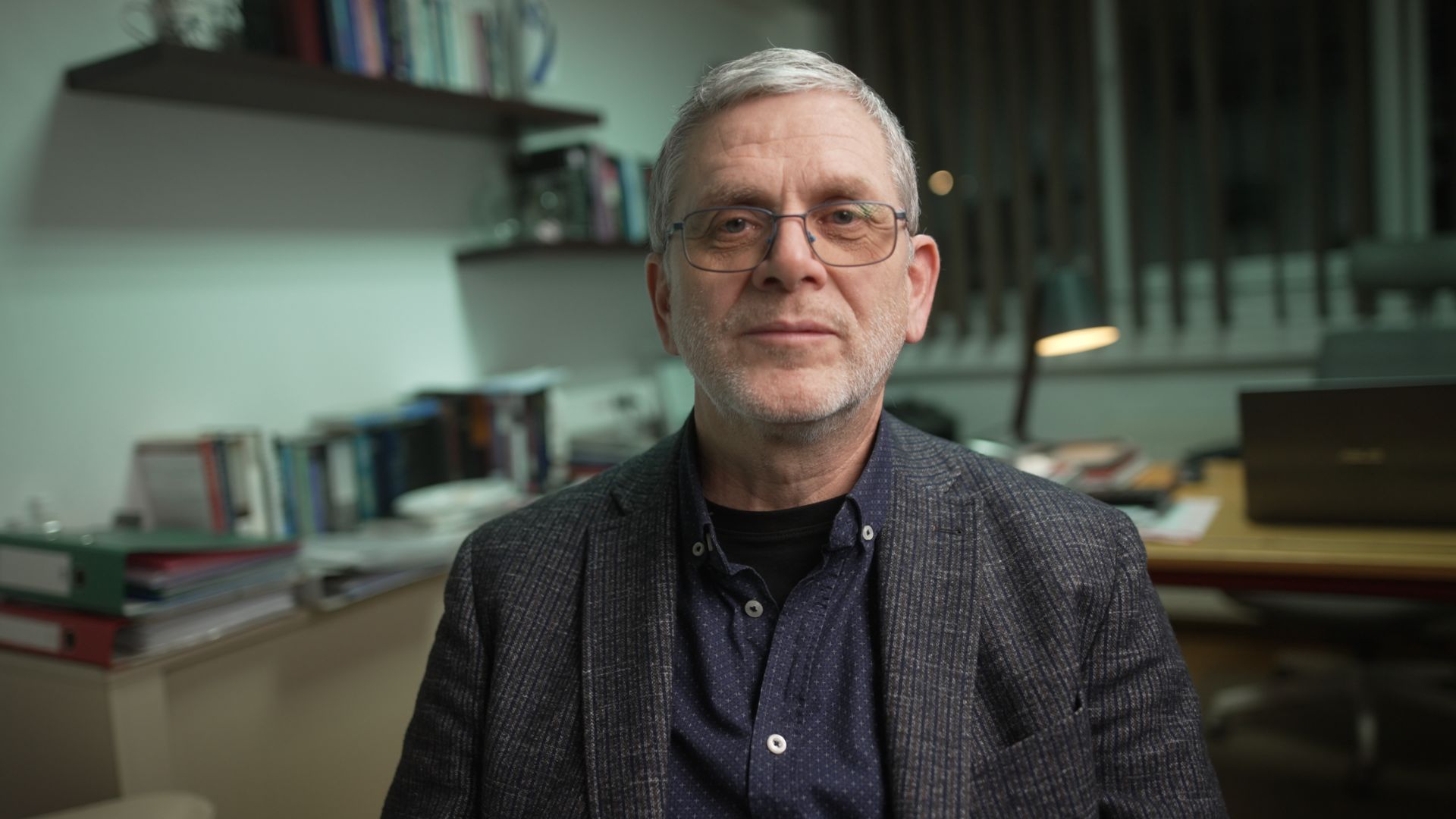 “Isten nem csak segélyt akar adni az embernek, hanem meg akarja változtatni a sorsát. Mi hiszünk a változásban, és ezt próbáljuk továbbadni az embereknek, hogy a Szent Szellem által valós változás tud lenni az életükben. Az evangélium meghozza a változást.”  - Bondor László,  az erdélyi HISZ munkatársa