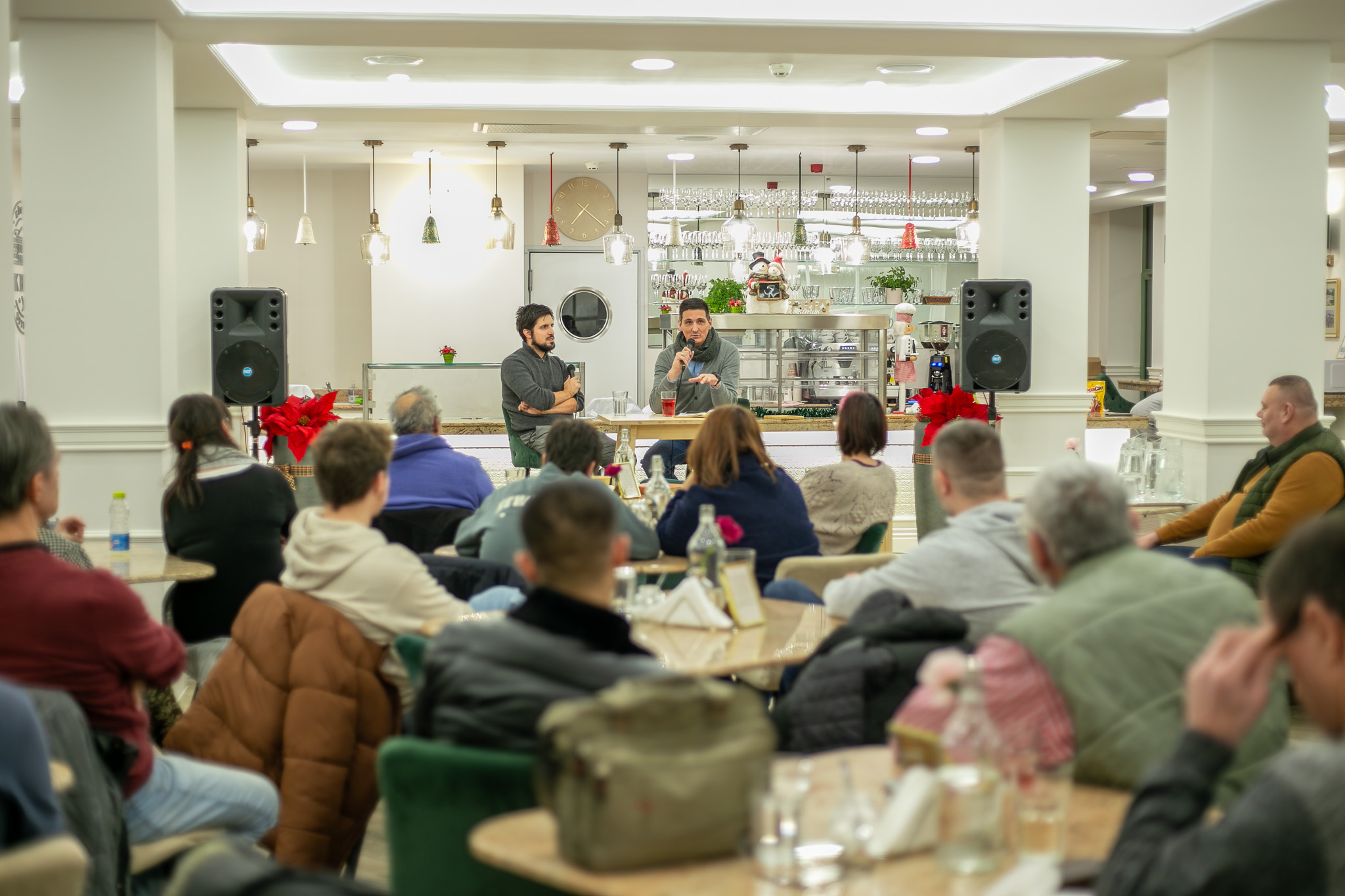 Kávéházi Beszélgetések a Hit Parkban