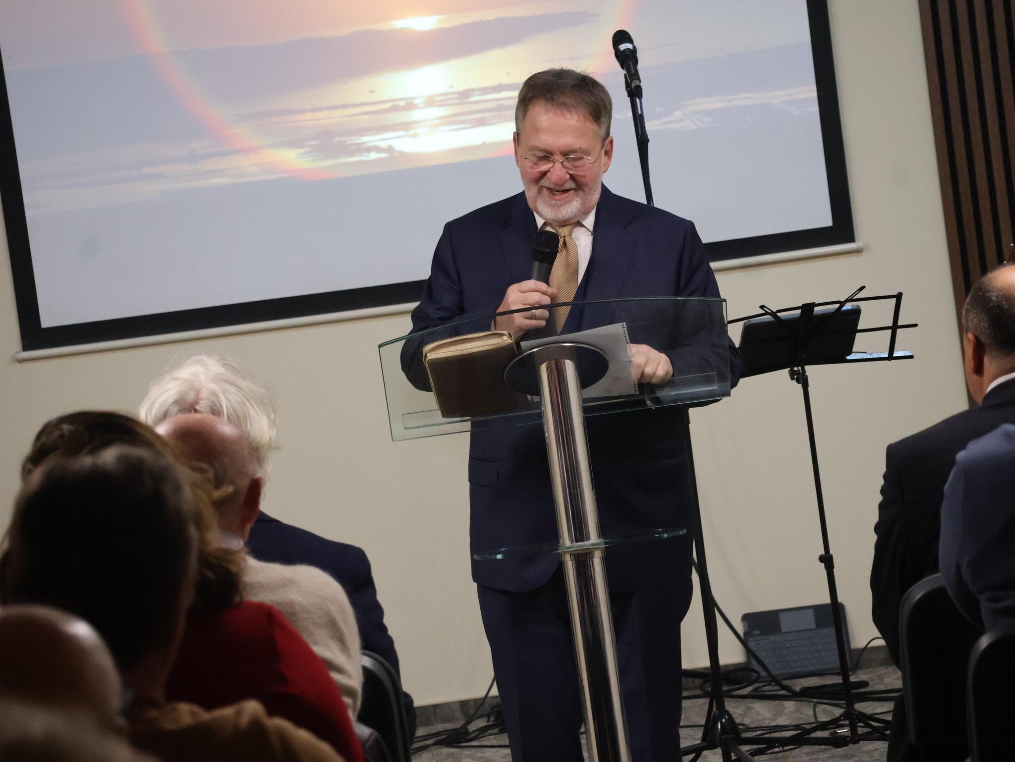 közösségiház-avató Komáromban - Hit Gyülekezete