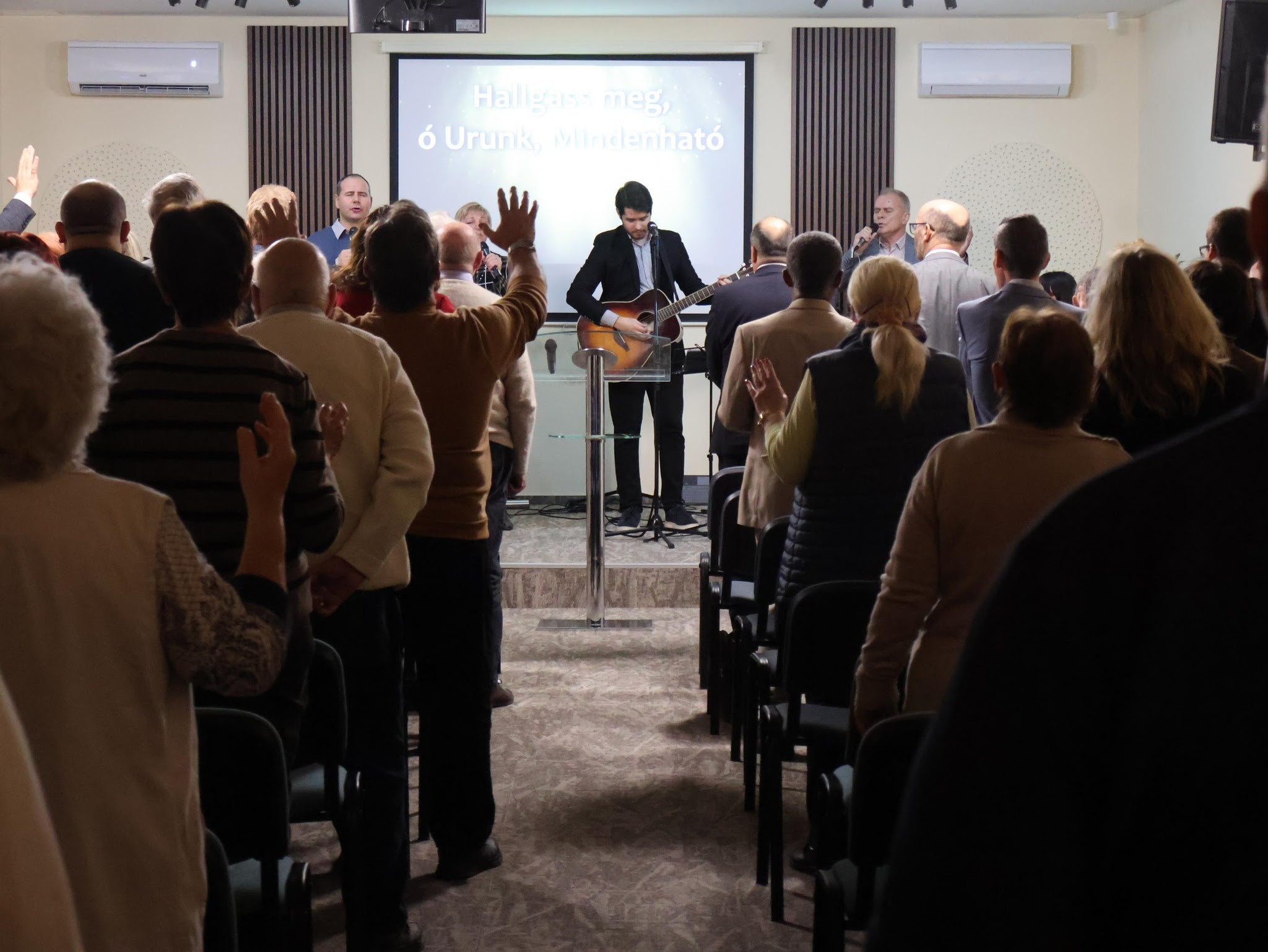 közösségiház-avató Komáromban - Hit Gyülekezete